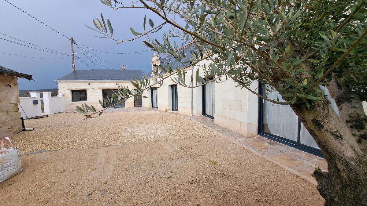 MAISON RESTAUREE PROCHE SAUMUR